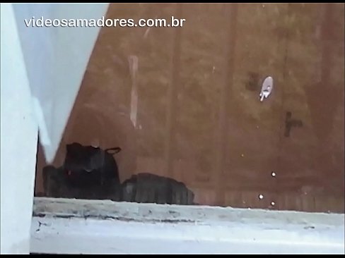 ❤️ Home cachondo mirando á súa moza con outro mozo, gravando un vídeo de carallo sen molestar á parella Porno na pornografía gl.com-pornzog.ru ﹏