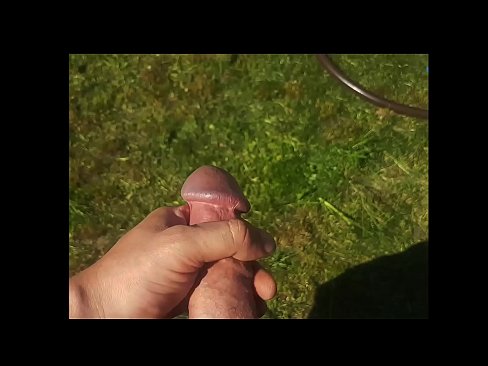❤️ A guapa quente recibe o seu coño rosa fodido e corre cun chorro nun xardín de verán Porno na pornografía gl.com-pornzog.ru ﹏